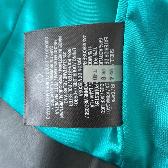 Tahari jacket faux leather and textured front and back on buttons - Picture 4 of 6